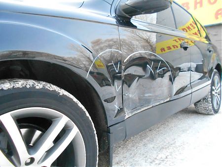Поврежденные двери и крыло Audi Q7